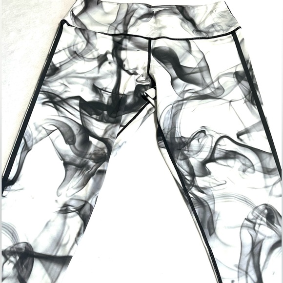 Gorgeous white and black specialty Boutique leggings for running, running pants - Picture 1 of 6
